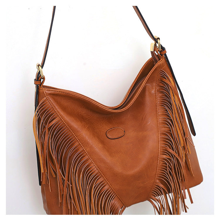 Large Capacity Rivet Shoulder Messenger Large Soft Trendy Bag