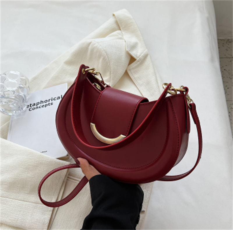 Autumn And Winter Niche Leather Ladies Underarm Bag