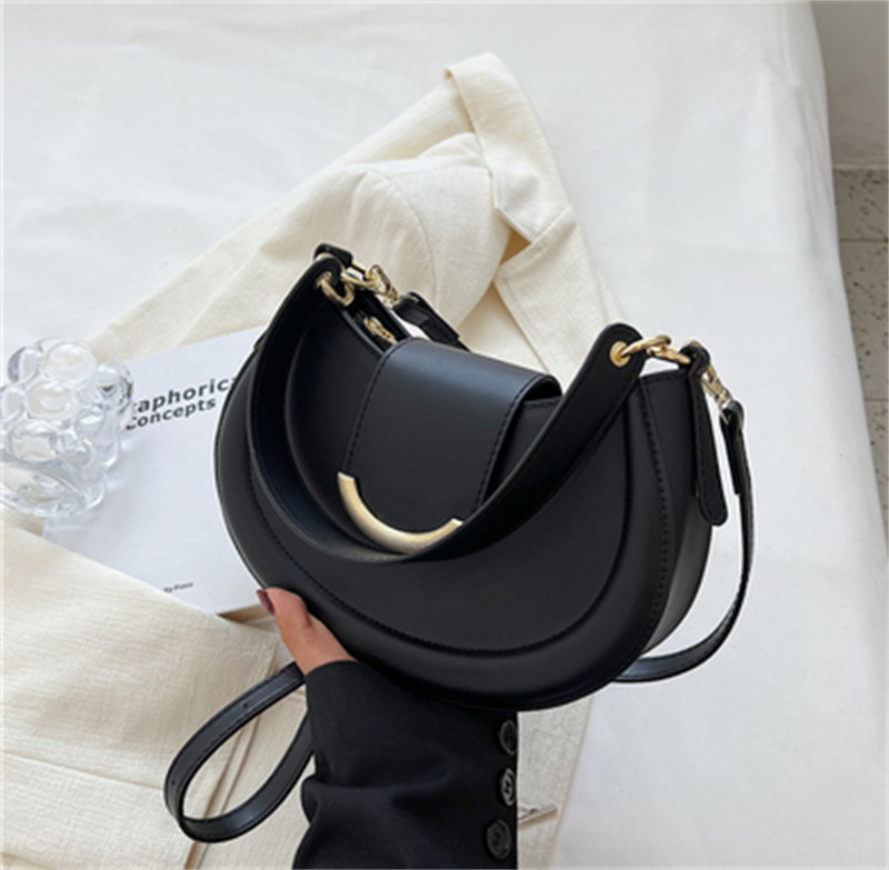 Autumn And Winter Niche Leather Ladies Underarm Bag