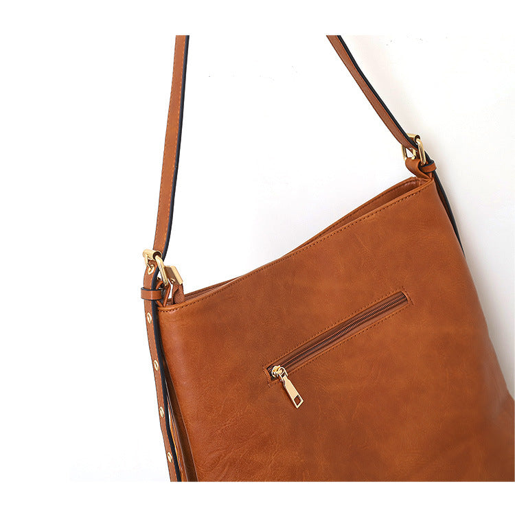 Large Capacity Rivet Shoulder Messenger Large Soft Trendy Bag