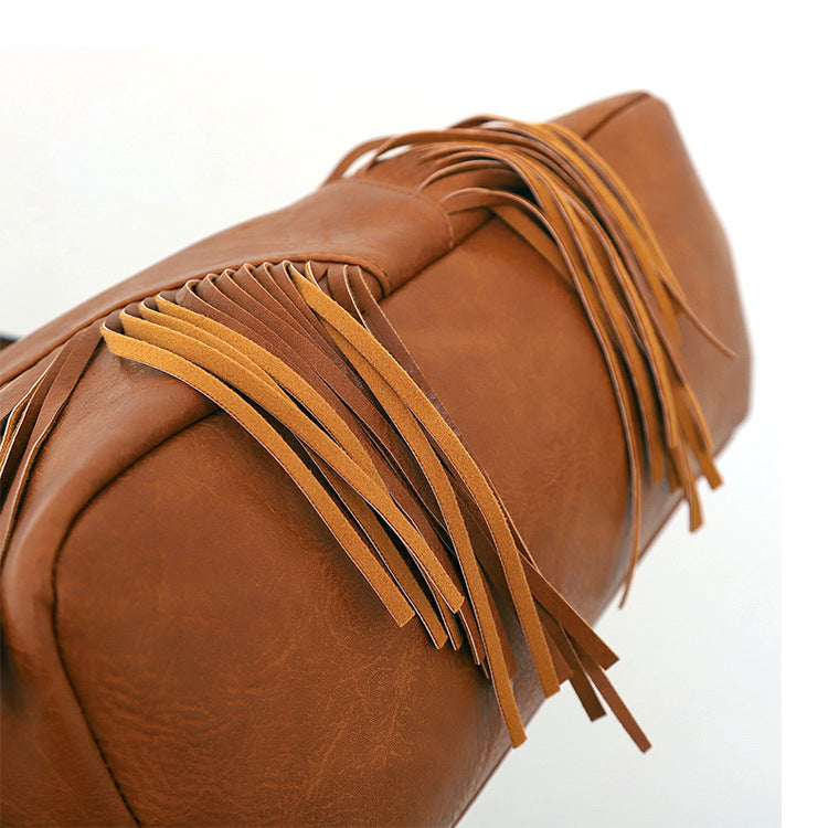 Large Capacity Rivet Shoulder Messenger Large Soft Trendy Bag