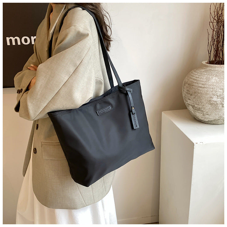 Women's Simple Large Capacity New Commuter High-grade Shoulder Bag