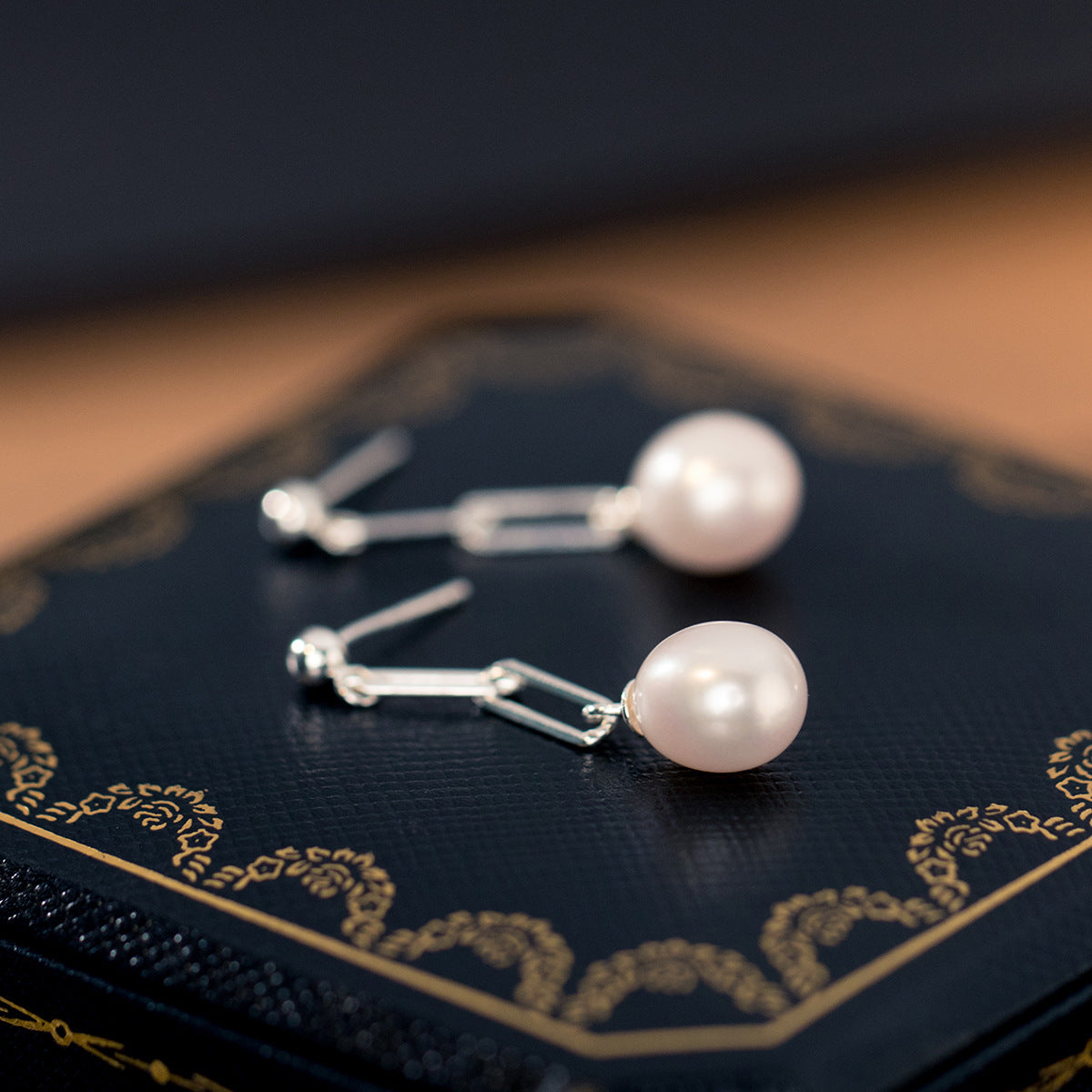 Pearl Retro Style Chain Graceful Earrings Women