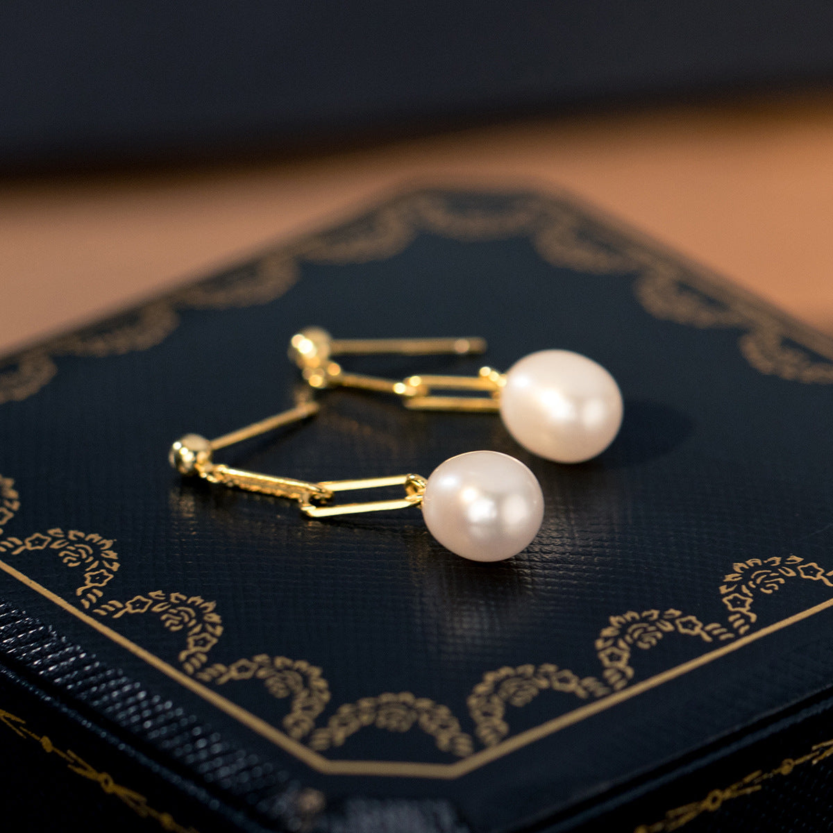 Pearl Retro Style Chain Graceful Earrings Women