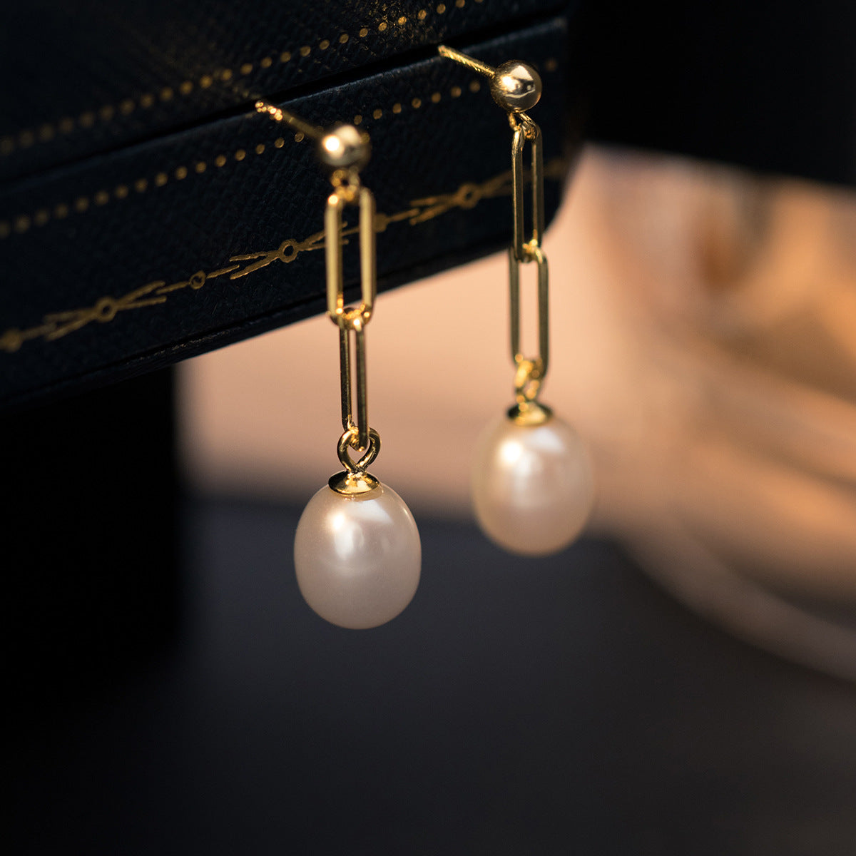 Pearl Retro Style Chain Graceful Earrings Women