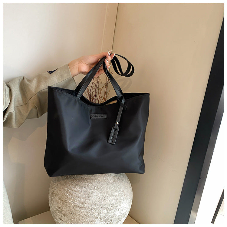 Women's Simple Large Capacity New Commuter High-grade Shoulder Bag